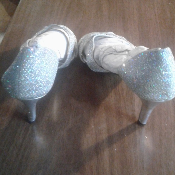 Shoes - Picture 4 of 4